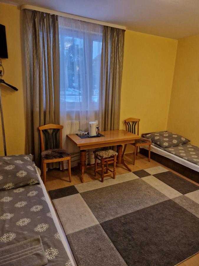 Zajazd Lesny Tuszyn Exteriör bild