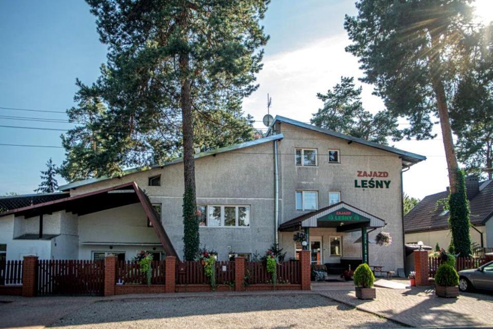 Zajazd Lesny Tuszyn Exteriör bild